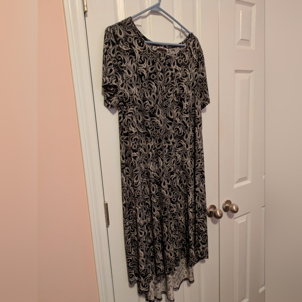 LuLaRoe Carly Black And white paisley